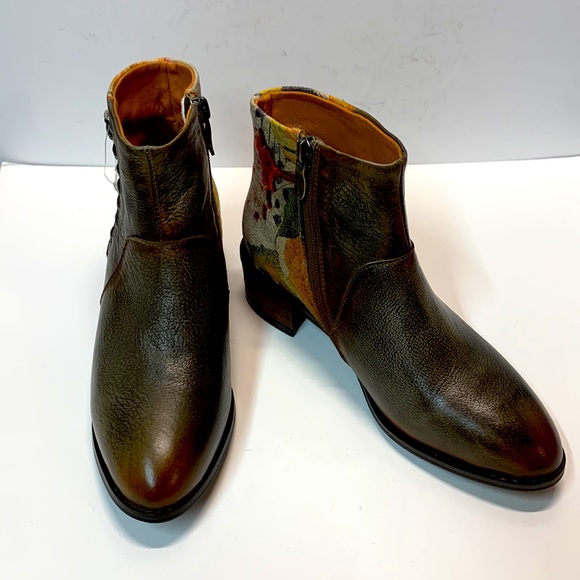 NWT 🌼 Leather Suede Floral Booties Spring Step - Picture 2 of 13